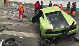 伊滨最新车祸爆料新闻直播,惊心动魄瞬间直击！